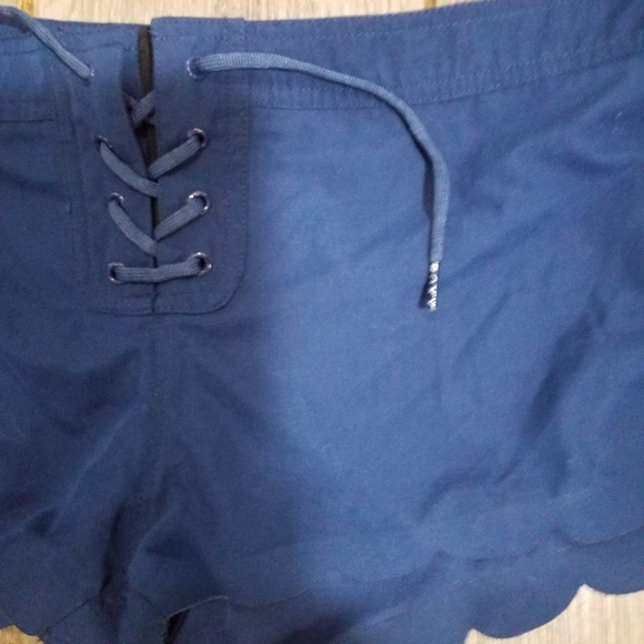 Roxy - Picture 2 of 3